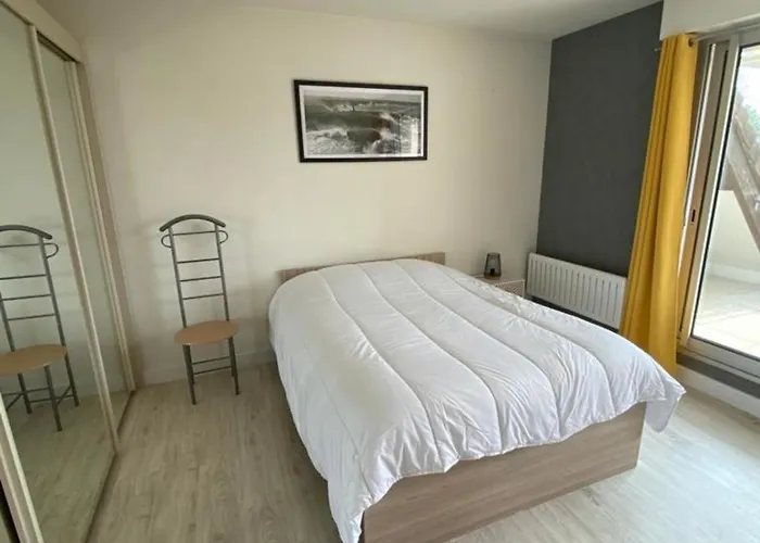 Duplex With Balcony And Close To The Sea